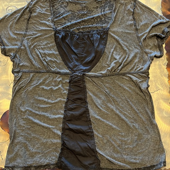 Lane Bryant top decorative T-shirt with a lace embroidery pattern. - Picture 9 of 9